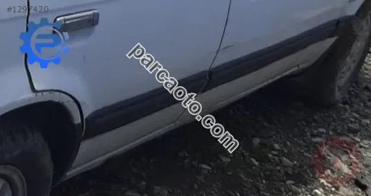 1988 model mazda 323 1.6 çıkma sağ takım kapı bandı