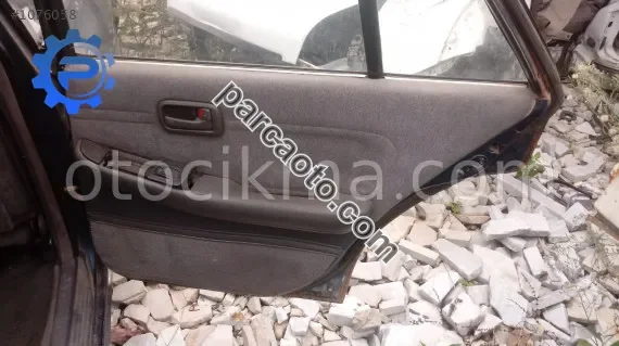Toyoto cresida sag arka kapı döşemesi