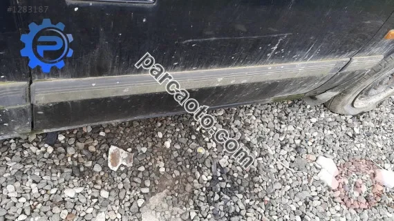 mazda 929 çıkma sağ ön kapı bandı