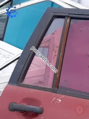 mahindra çıkma sağ arka kelebek camı