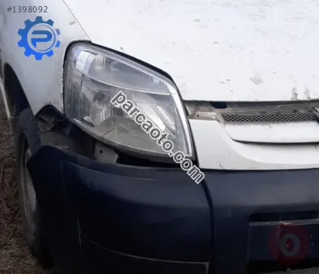 2006 peugeot partner 1.9 çıkma sağ far