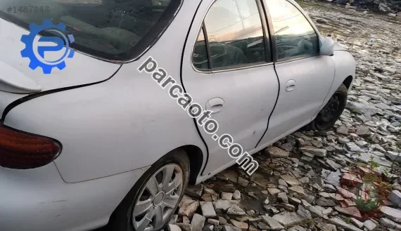 1996 hyundai elantra 1.8 otomatik çıkma sağ yan panel