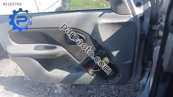 Renault Clio sol ön döşeme çıkma