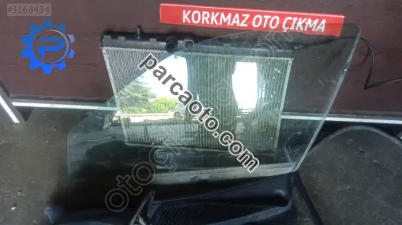 Clio sol ön kapı camı çıkma
