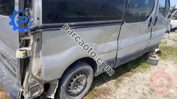 renault trafic kesme sağ arka çamurluk