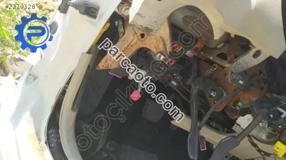 Skoda Octavia torpido içi tesisatı çıkma