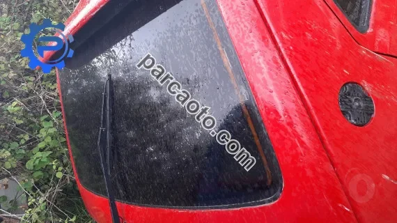 peugeot 205 çıkma bagaj camı