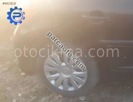 2009 peugeot 207 1.4 benzinli çıkma sağ arka jant lastik