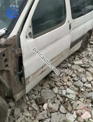1999 peugeot partner 1.4 benzin çıkma sol yan panel