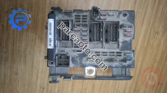 peugeot 307 çıkma motorinin sigorta kutusu