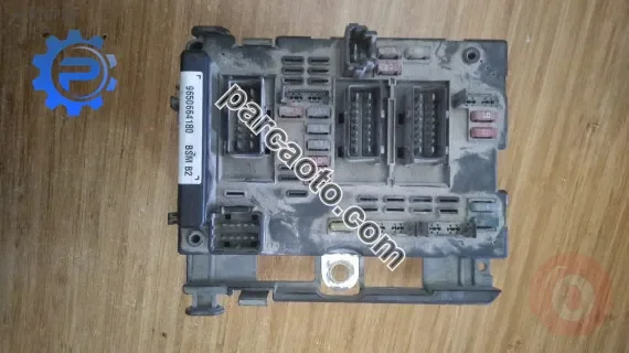peugeot 307 çıkma motorinin sigorta kutusu