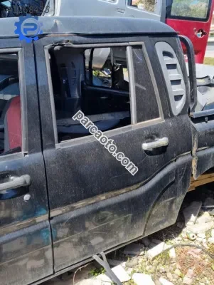mahindra çıkma sol arka kapı boş