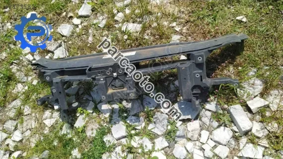 B7 ön panel çıkma