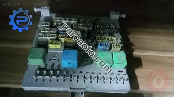peugeot 405 çıkma sigorta kutusu