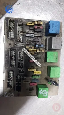 peugeot 405 çıkma torpido altı sigorta kutusu