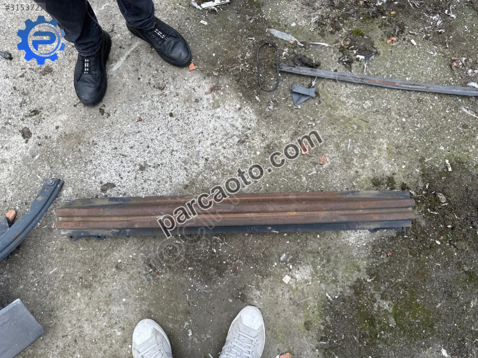 Volkswagen golf arka tampon demiri Volkswagen golf arka tampon demiri