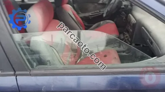 Espero sağ ön kapı camı çıkma