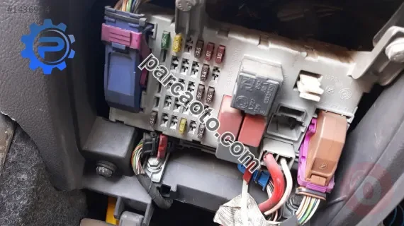 fiat albea 1.6 çıkma benzinli iç sigorta kutusu badi