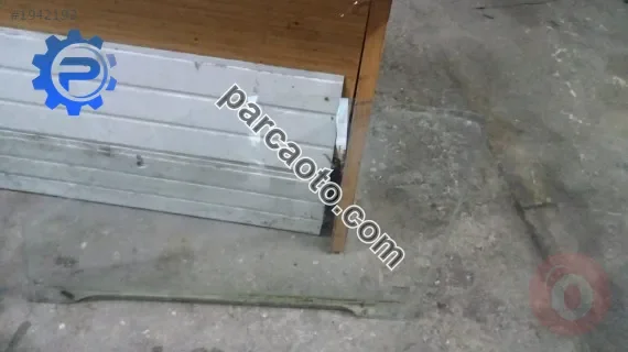 kia pregio sol ön kapı camı çıkma