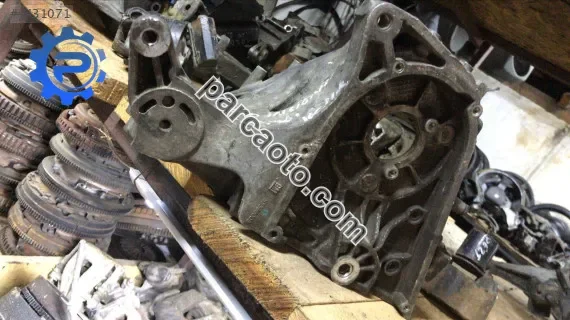 Opel insignia 2.0 pompa kulağı braketi