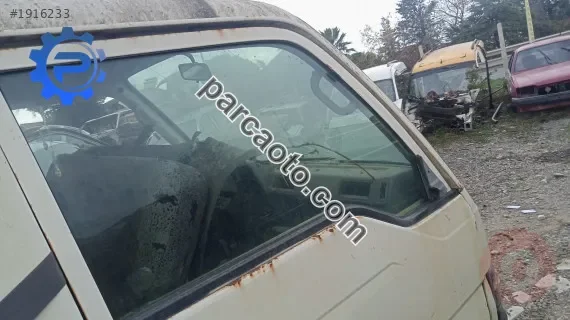 1998 model nissan urvan 2.5 çıkma sağ kapı camı
