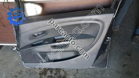 Fiat Punto Sağ Ön Kapı Döşemesi yedek parça
