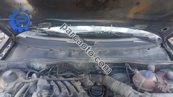 volkswagen polo 1.6 çıkma cam önü ızgarası