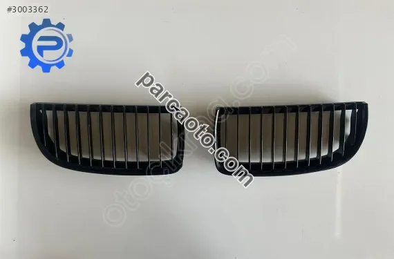 Çıkma Ön Panjur Izgara Böbrek BMW E90