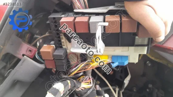 Renault Clio 2 uch beyni çıkma