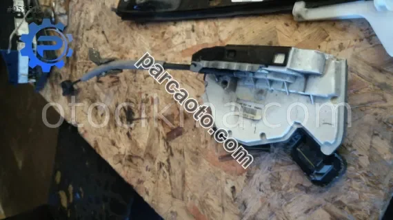 2010-2014 volkswagen vento çıkma sağ arka cam krikosu