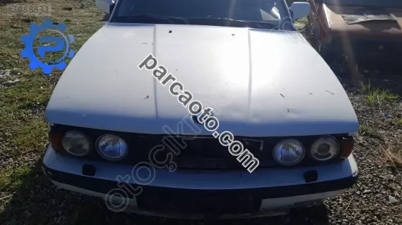 Bmw e34 kasa 5.20 93 model motor kaputu yedek parça