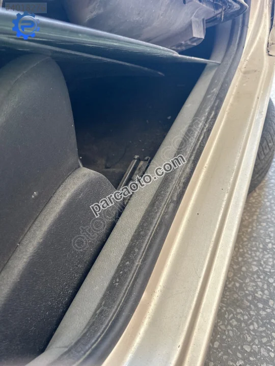 Renault clio symbol 2 Sağ sol iç köşe marşpiyel plastiği Renault clio symbol 2 Sağ sol iç köşe marşpiyel plastiği