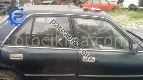 toyota cressida çıkma sağ yan cam nikelaj takımı