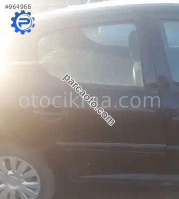 2009 model peugeot 207 1.4 benzinli çıkma sağ arka kapı