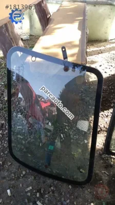 mahindra goa çıkma sağ arka çamurluk camı