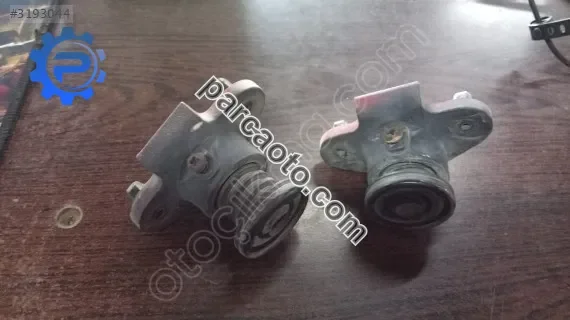 Ford escort hb bagaj kapak ayar takozlari adet çıkma