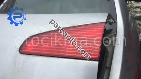 peugeot 607 orjinal çıkma sağ iç stop lambası