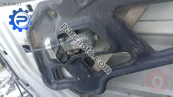 mercedes sprinter çıkma sağ ön cam krikosu