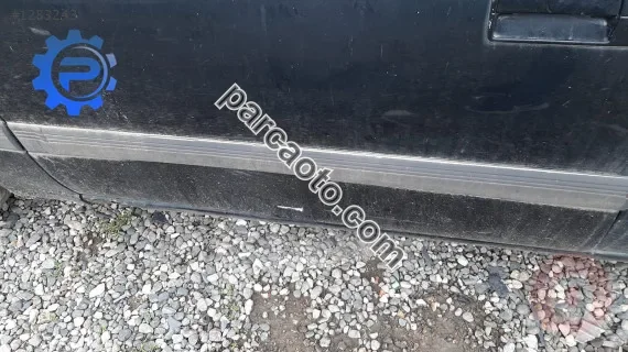 mazda 929 çıkma sol ön kapı bandı