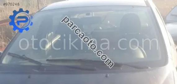 2009 model peugeot 207 1.4 çıkma ön cam