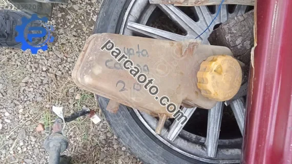 Toyota Carina motor su bidonu yedek parça