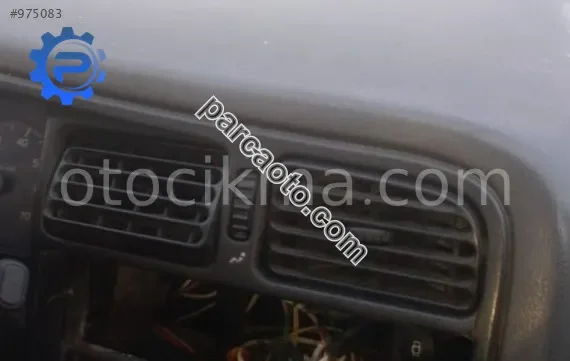 1996 model renault r19 europa 1.6 hb çıkma orta menfezler